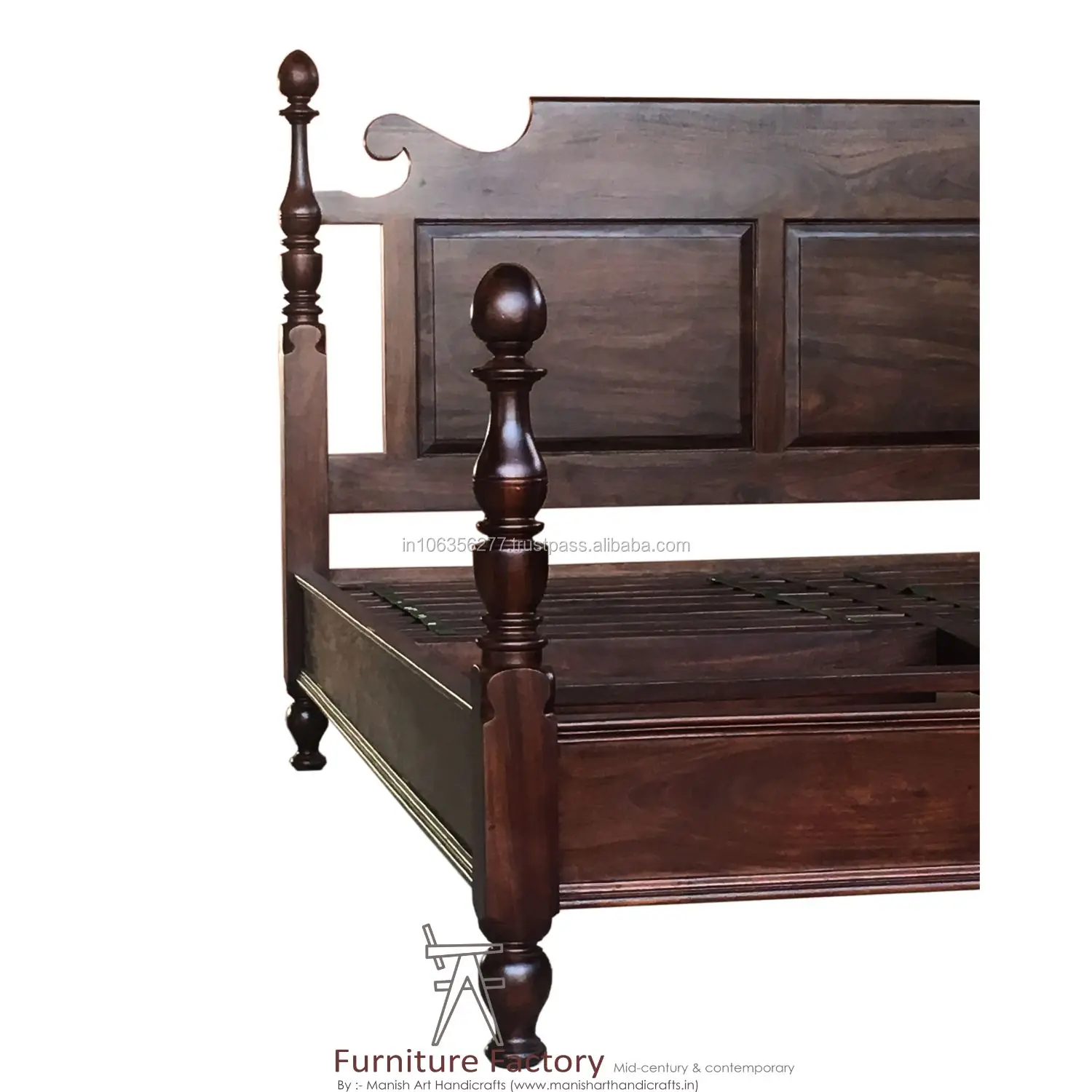 Traditional And Vintage Wooden Bed With Little Post Vintage Look Curved