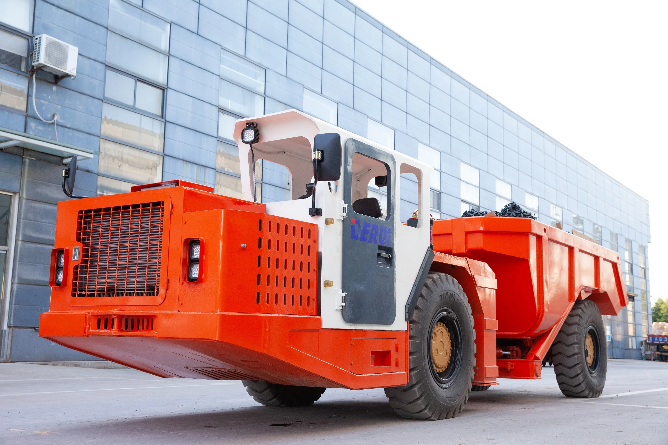 15吨容量地下自卸车; 15吨地下卡车; 地下卡车