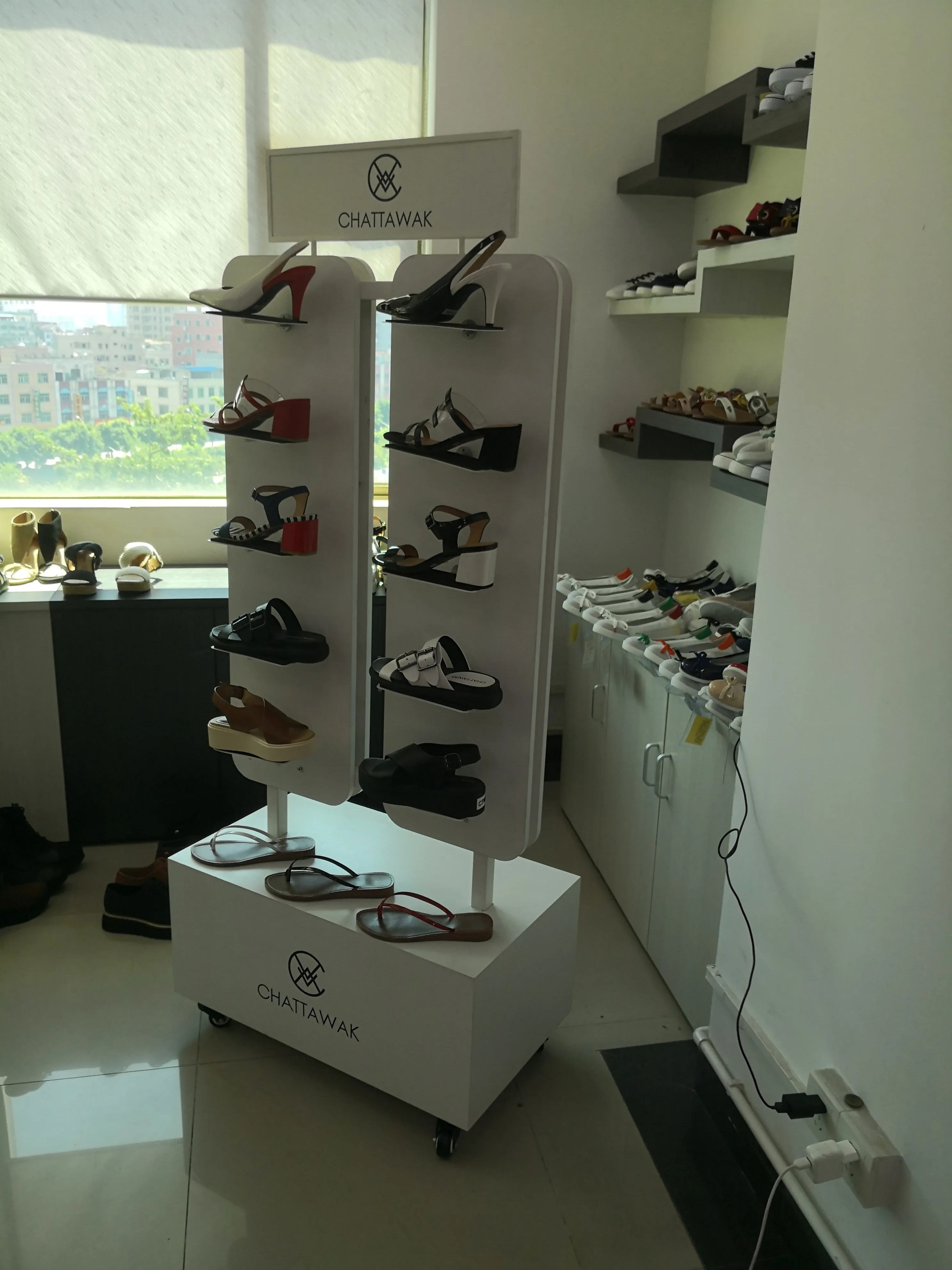 Professional Design Stainless Steel Shoes Display Stand For Shoes Store