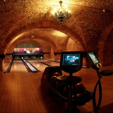 
With LCD Bowling Qubicaamf 90xli Console and Glow Track 