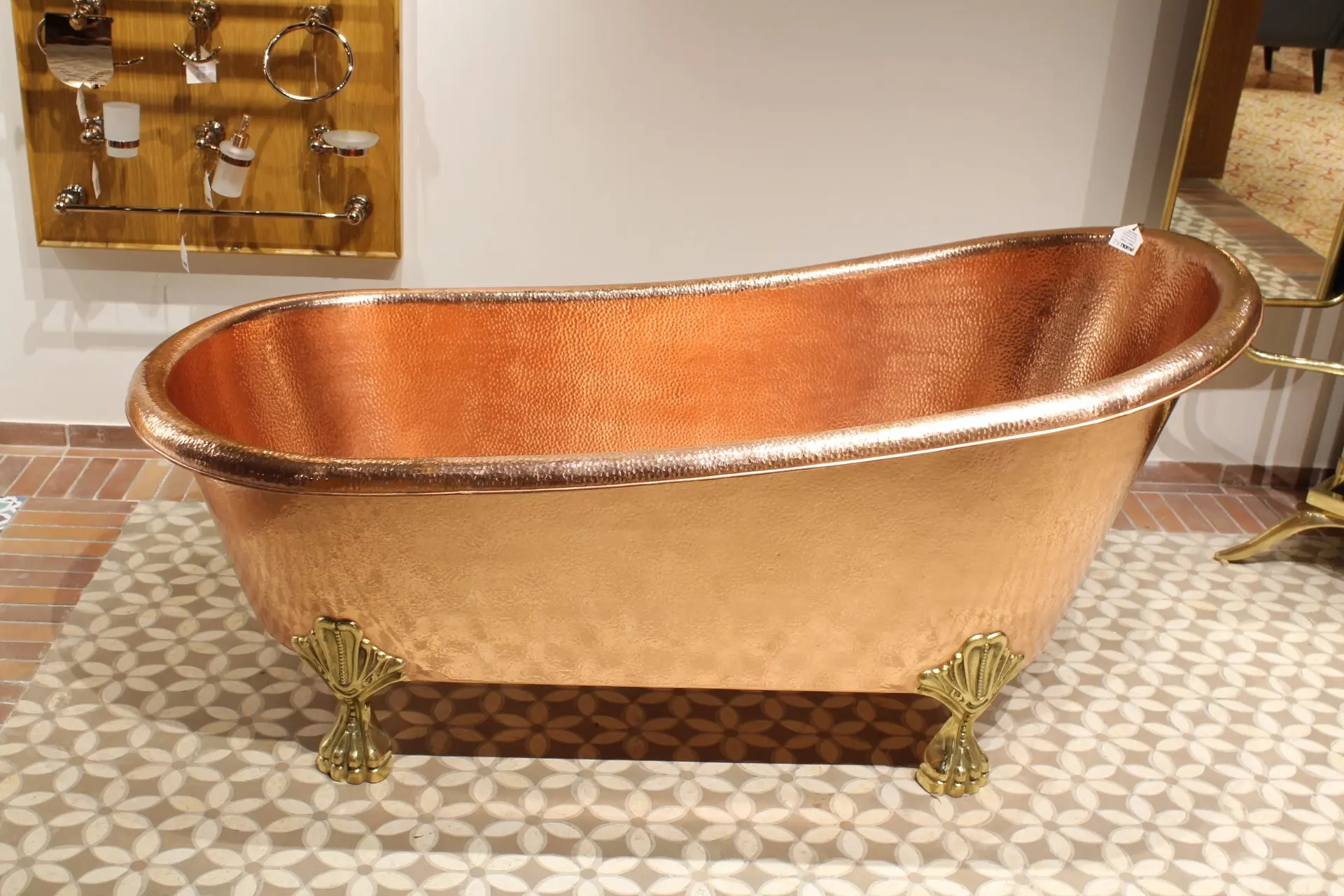 Latest Hammered Free Standing Clawfoot Copper Bathtub Single Slipper