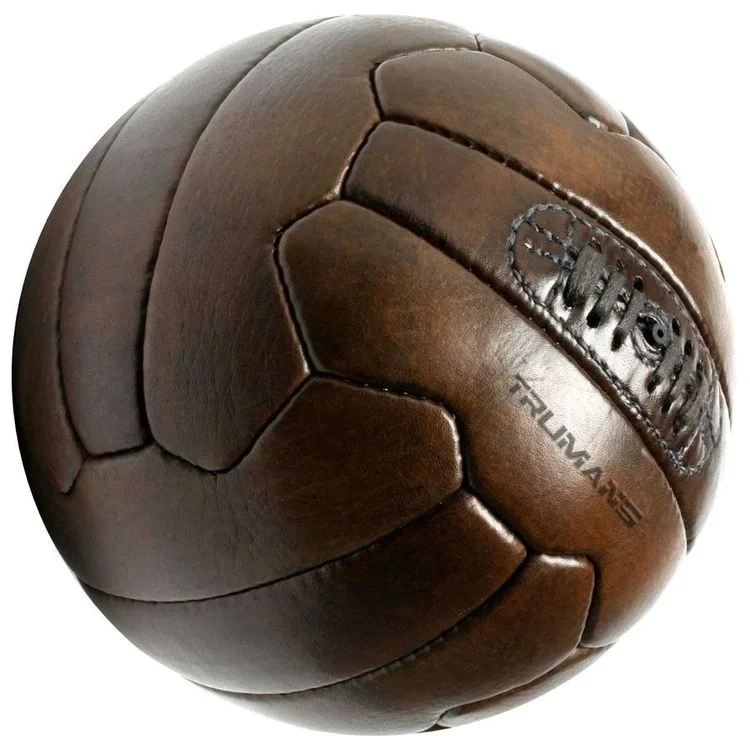Кожаный мяч купить. Футбольный мяч. Кожаный футбольный мяч. Старый футбольный мяч. Кожаный футбольный мяч ретро.