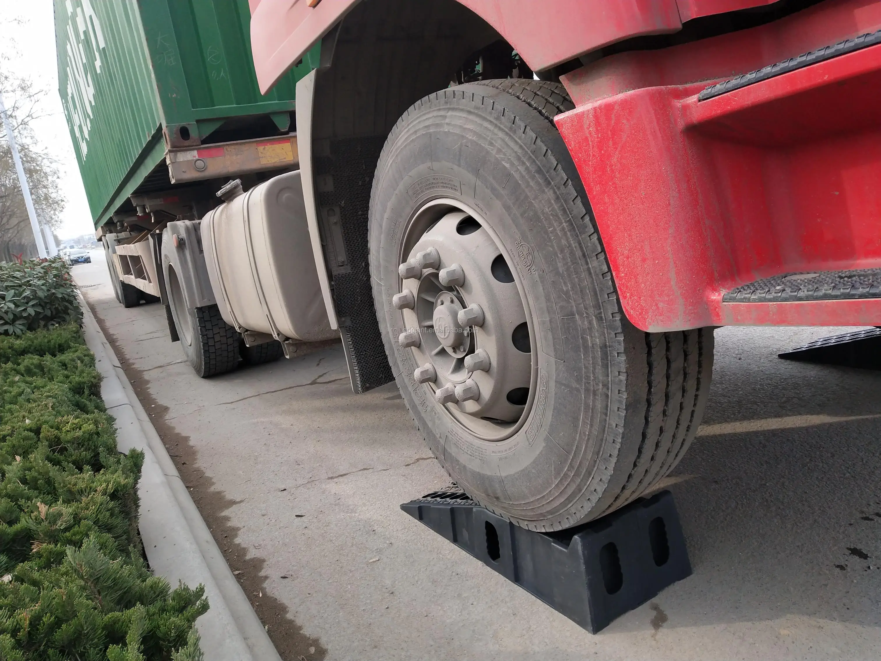 Portable Outdoor Heavy Duty Plastic Low Profile Car Service Ramps for