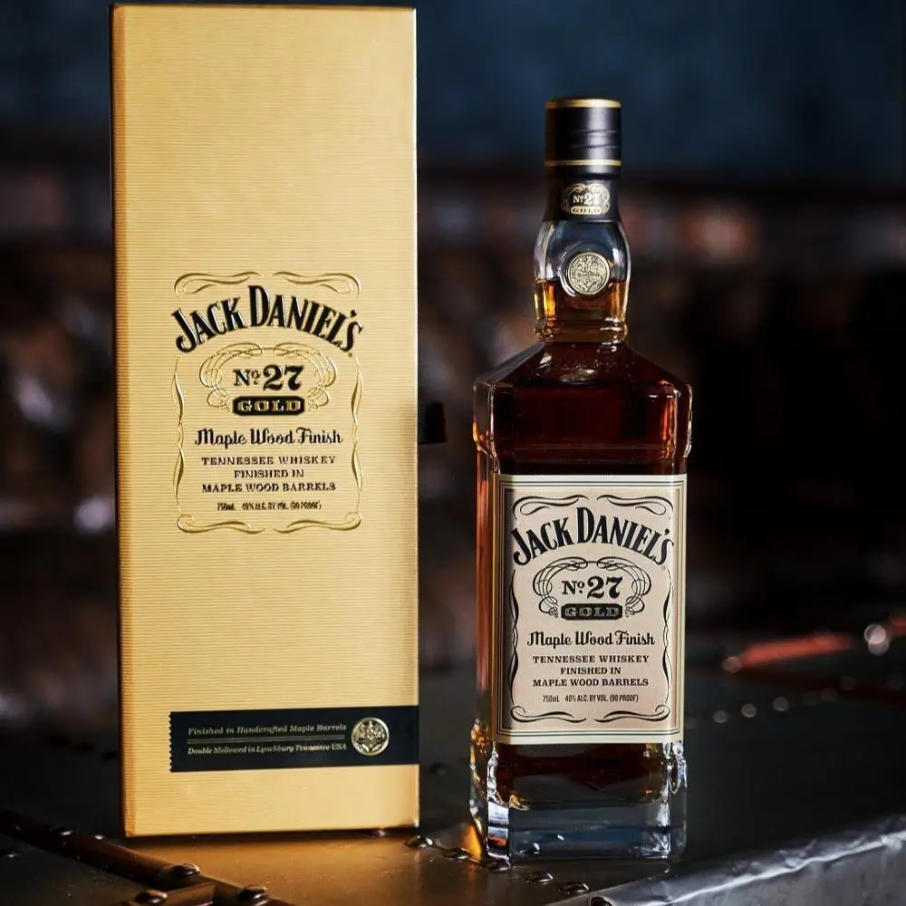 Джек отзывы фото. Виски Дэниел Джексон. Jack Daniels Gold 27. Виски Джек Дэниэлс разновидности. Линейка виски Джек Дэниэлс.