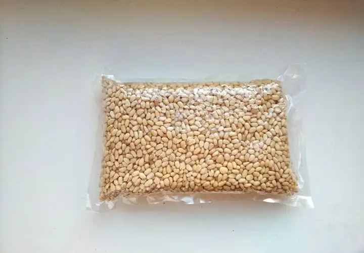 Кедровые орехи очищенные в вакуумной упаковке фото