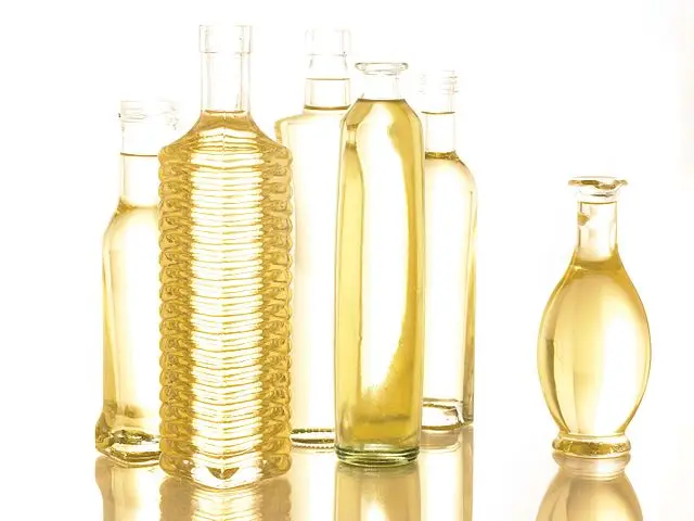 Soybean_Oil_(10059657806).jpg