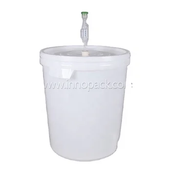 8 gallon plastic bucket with lid