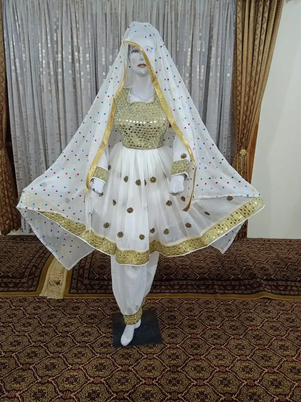 手工制作的库奇部落阿富汗连衣裙