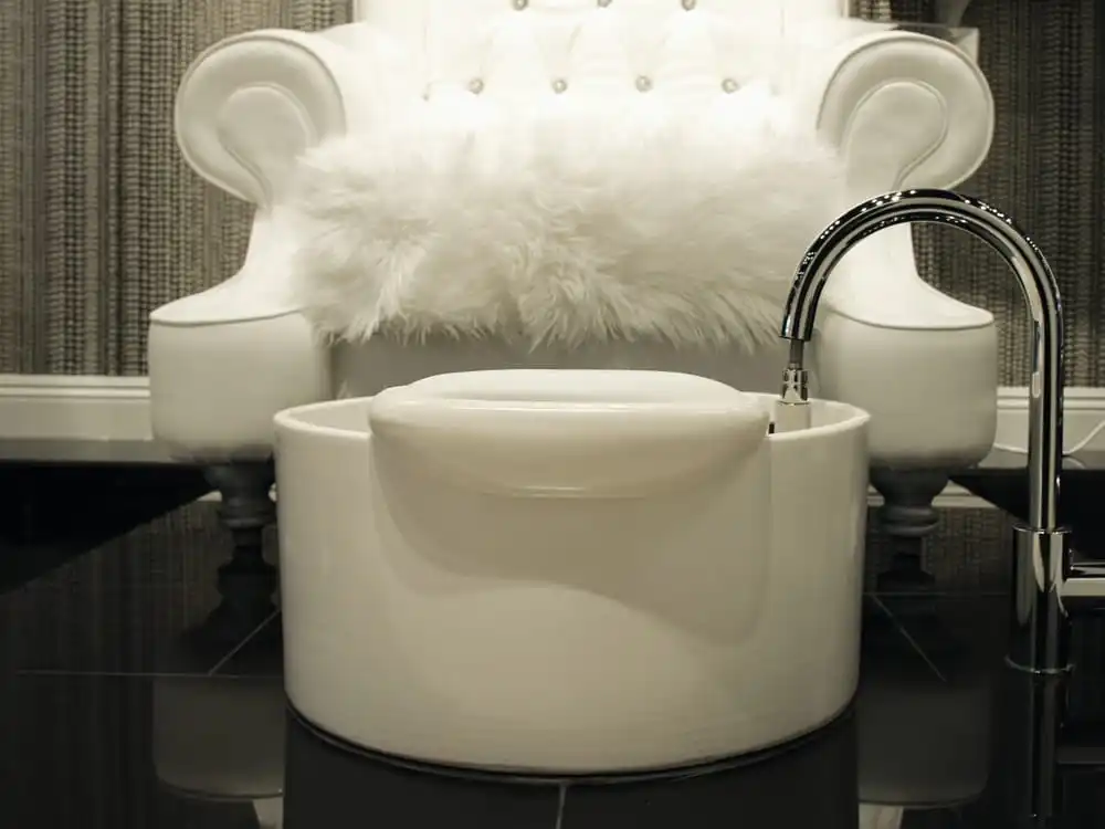 Great Foshan Factory White High Back Nail Salon Kids Luxury Spa Pedicure Chair And Bowl Set