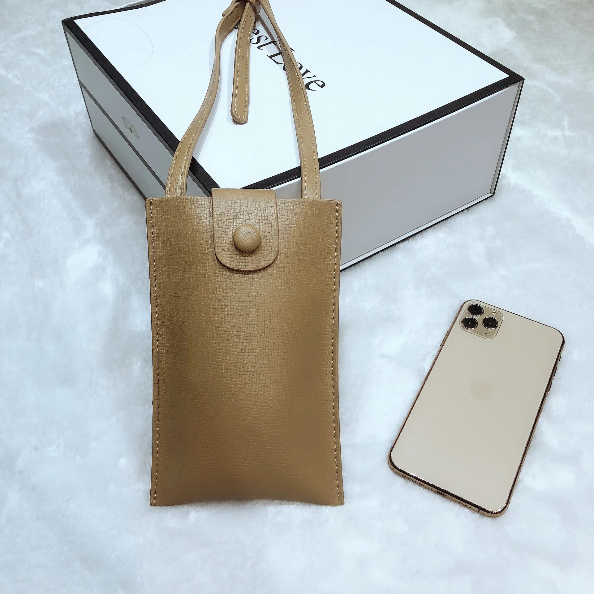 2021 New Simple And Easytaking Leather Cell Phone Shoulder Pocket