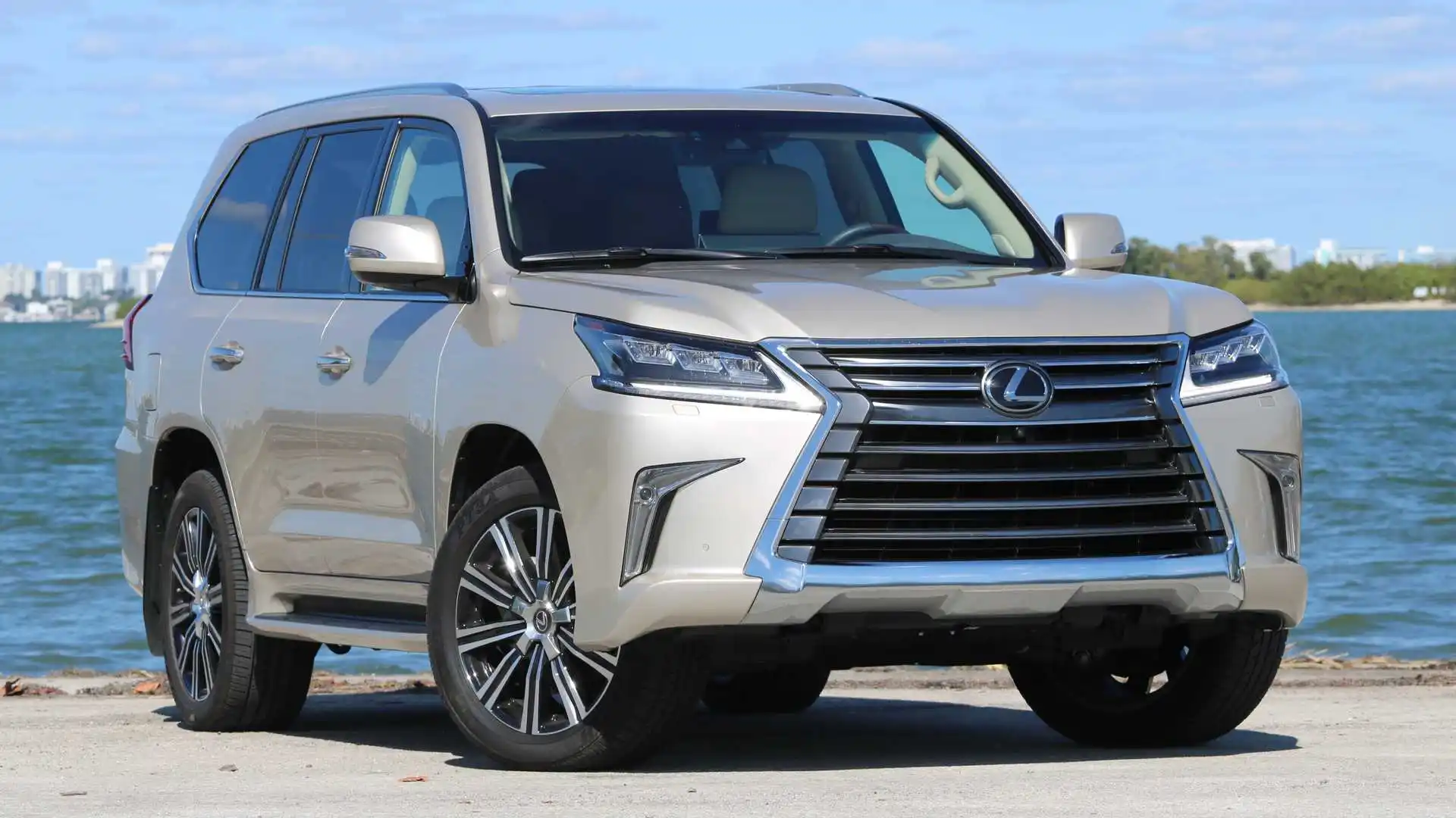 Lexus lx 570 фото