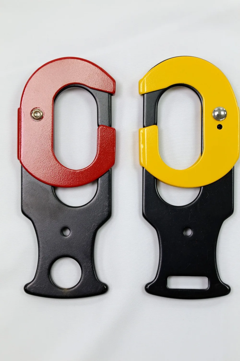 Yellow & Black Automatic Latching Mechanism Self Snap Lock Hook Safety