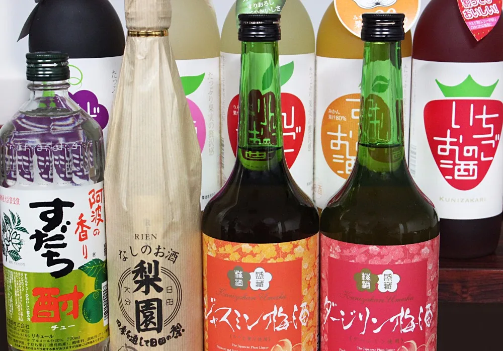 Японский алкогольный напиток. Японское вино. Японская бутылка. Вино японское персик. Умешу вино японское сливовое.