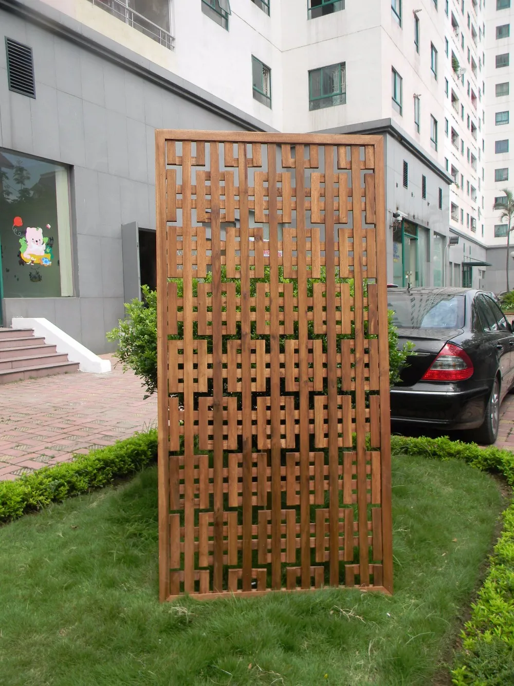 wooden lattice hanger