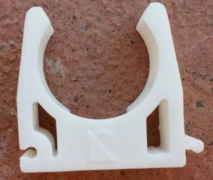 clip on plastic horseshoes