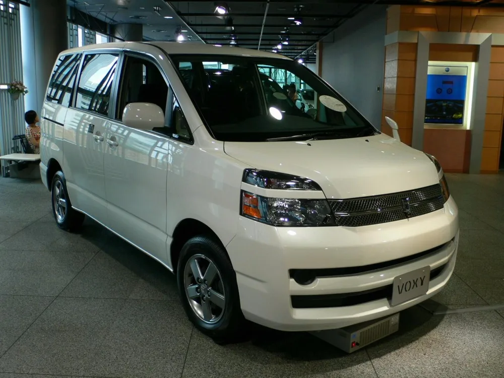 toyota noah 2001 2007