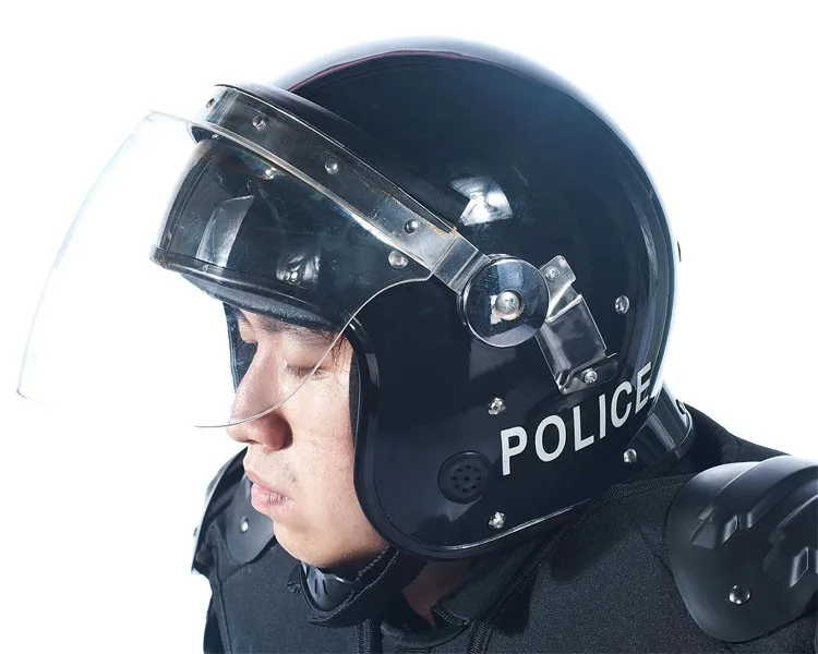 防暴警察头盔与控制防暴
