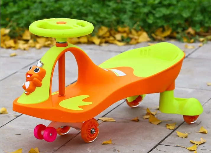 孩子们 pp 和铁材料玩和组装孩子秋千车