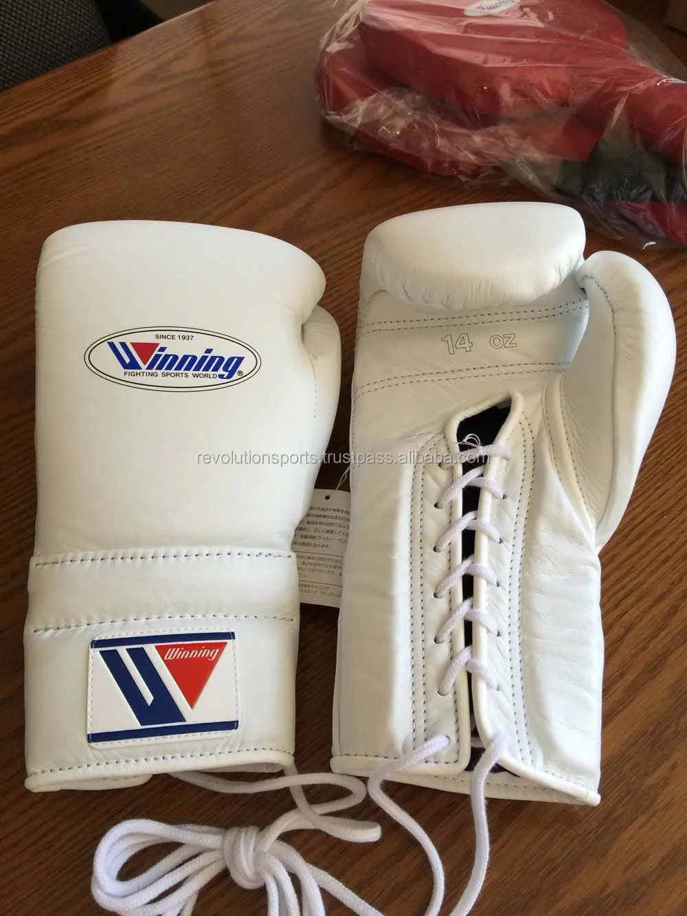 14 oz winning boxing gloves