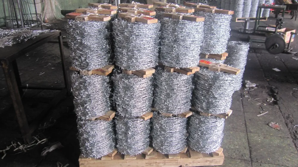 Low Price PVC Coated Galvanzied Barbed Wire for sale