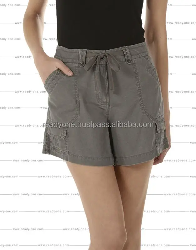 donne in pantaloncini corti