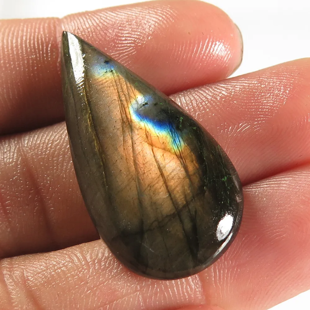 100% 天然拉长石研磨和抛光宝石