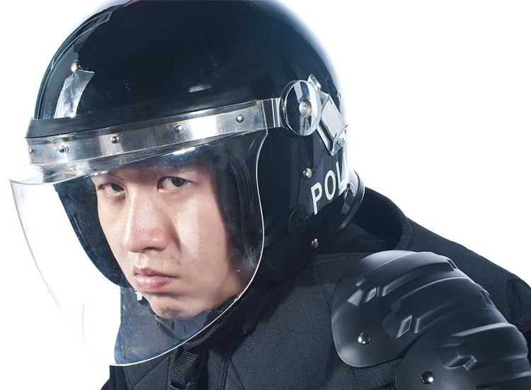 防暴警察头盔与控制防暴