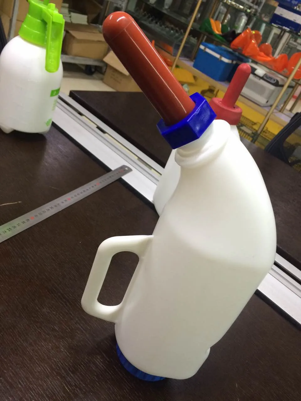 Nl934 Top Selling Veterinary Products Cattle Cow Calf Milk Feeder Calf Feeding Bottle Calf