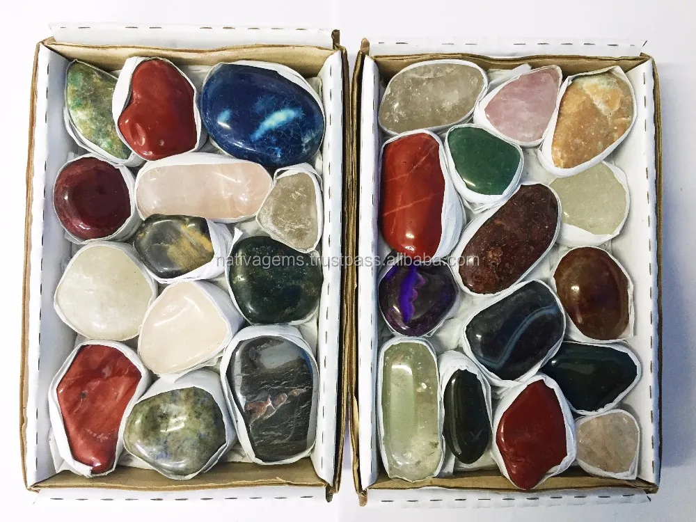 Набор камней. Драгоценные камни в ящике. Камни в коробочке. Камни в коробочке. Полки для минералов.