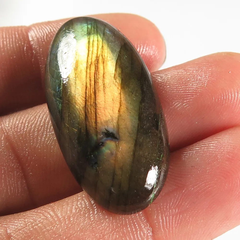 100% 天然拉长石研磨和抛光宝石