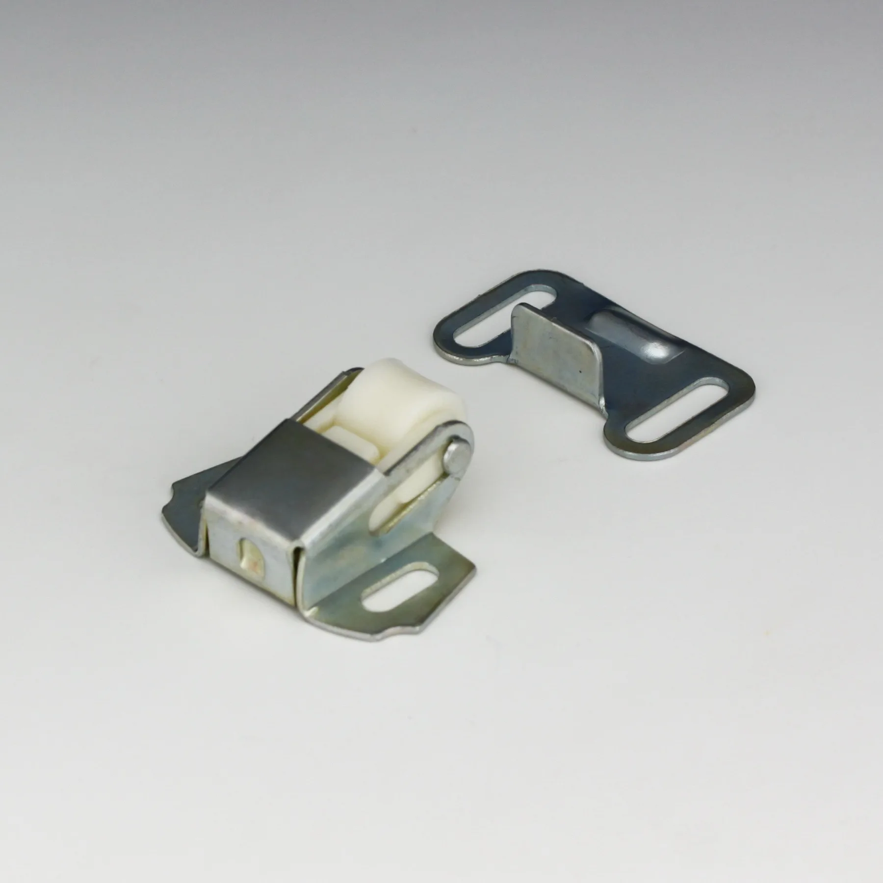 Door Single Roller Catch Buy Door Roller Catch Plastic