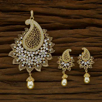 gold diamond pendant set