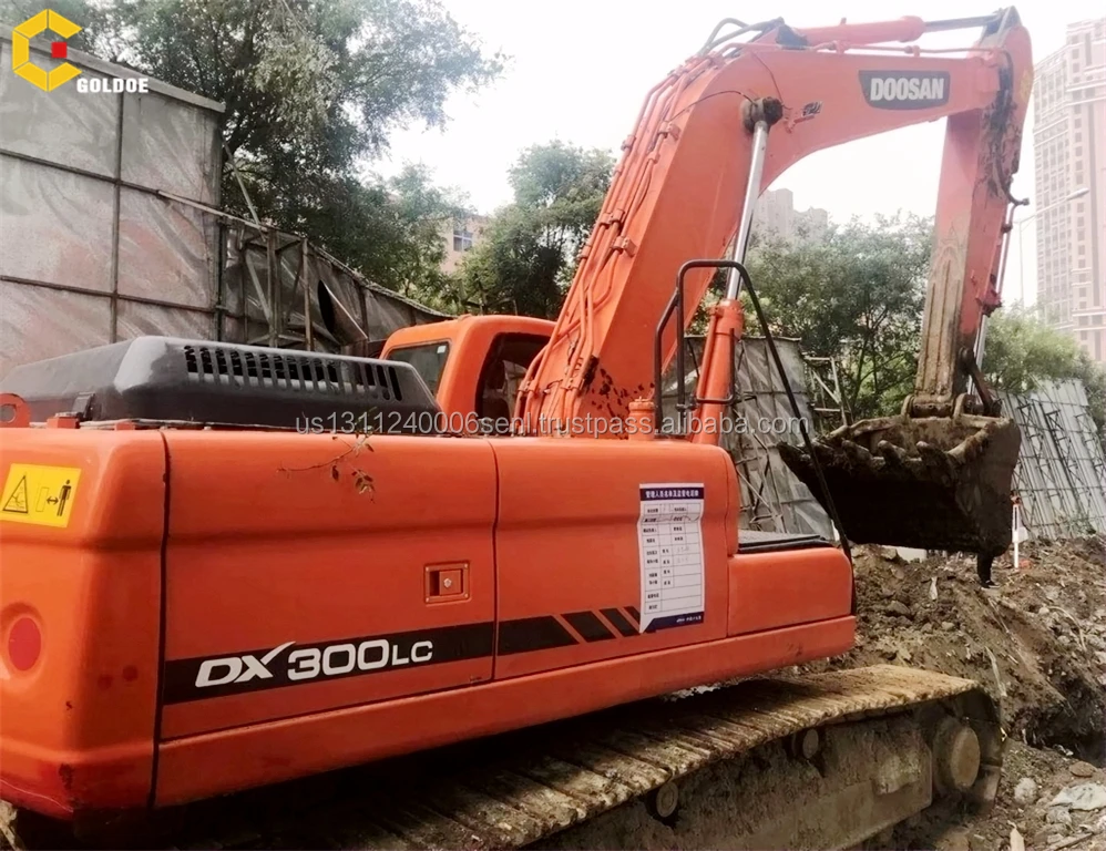 DOOSAN DX300LC 01.jpg