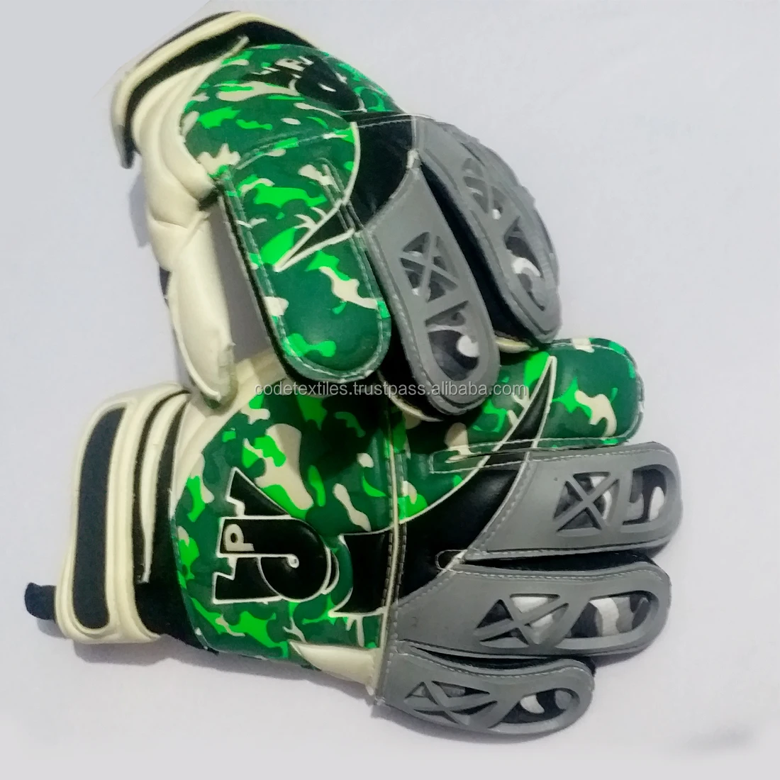 4mm Professional Latex Goalkeeper Gloves / Soccer Goalkeeper / German