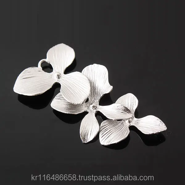 Three leaves connecter - Matt Rhodium plated