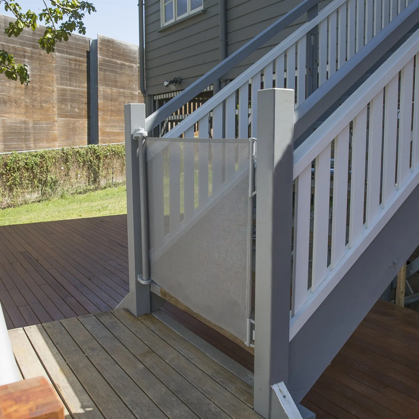 perma retractable safety gate