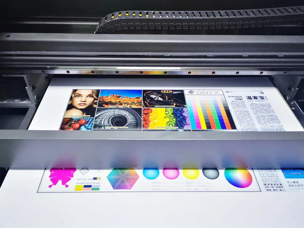 Принтер планшетной печати. I3200 Эпсон. Принтер ультрафиолетовой печати. Печать на УФ принтере. УФ печать на ручках принтер.