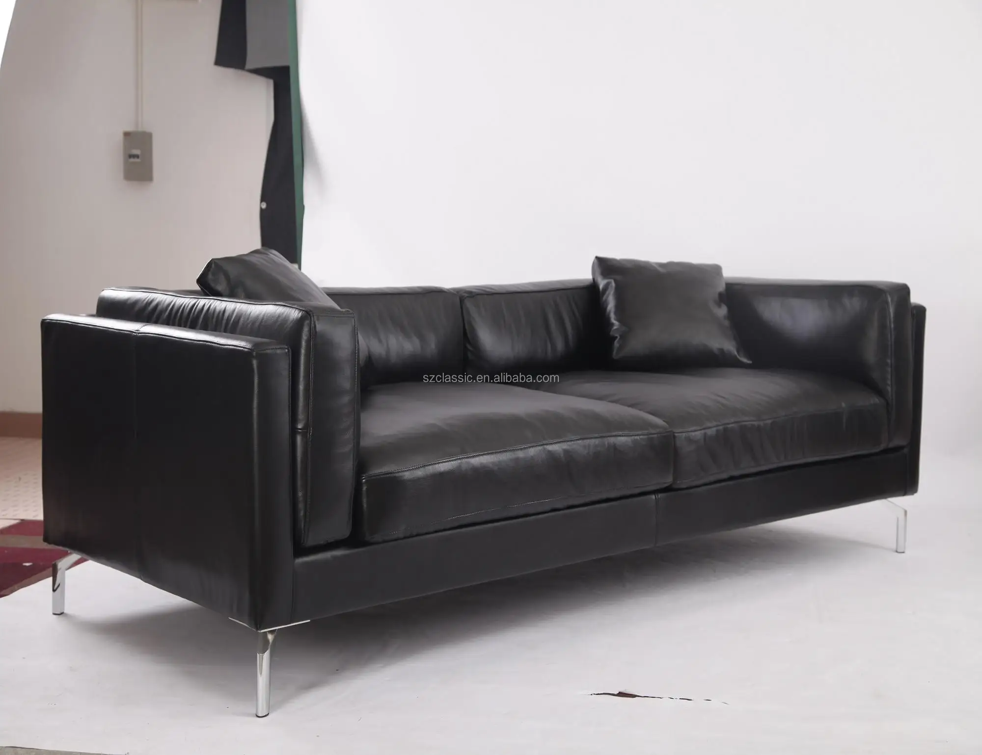 Modern Chrome Steel Legs Black Aniline Leather Dwr Como Sofa 92 Modern Chrome Steel Legs Black Aniline Leather Dwr Como Sofa 92 Reproduction