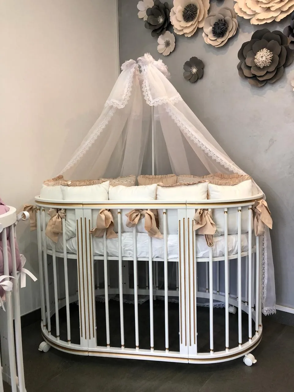 полукруглая кровать для новорожденных