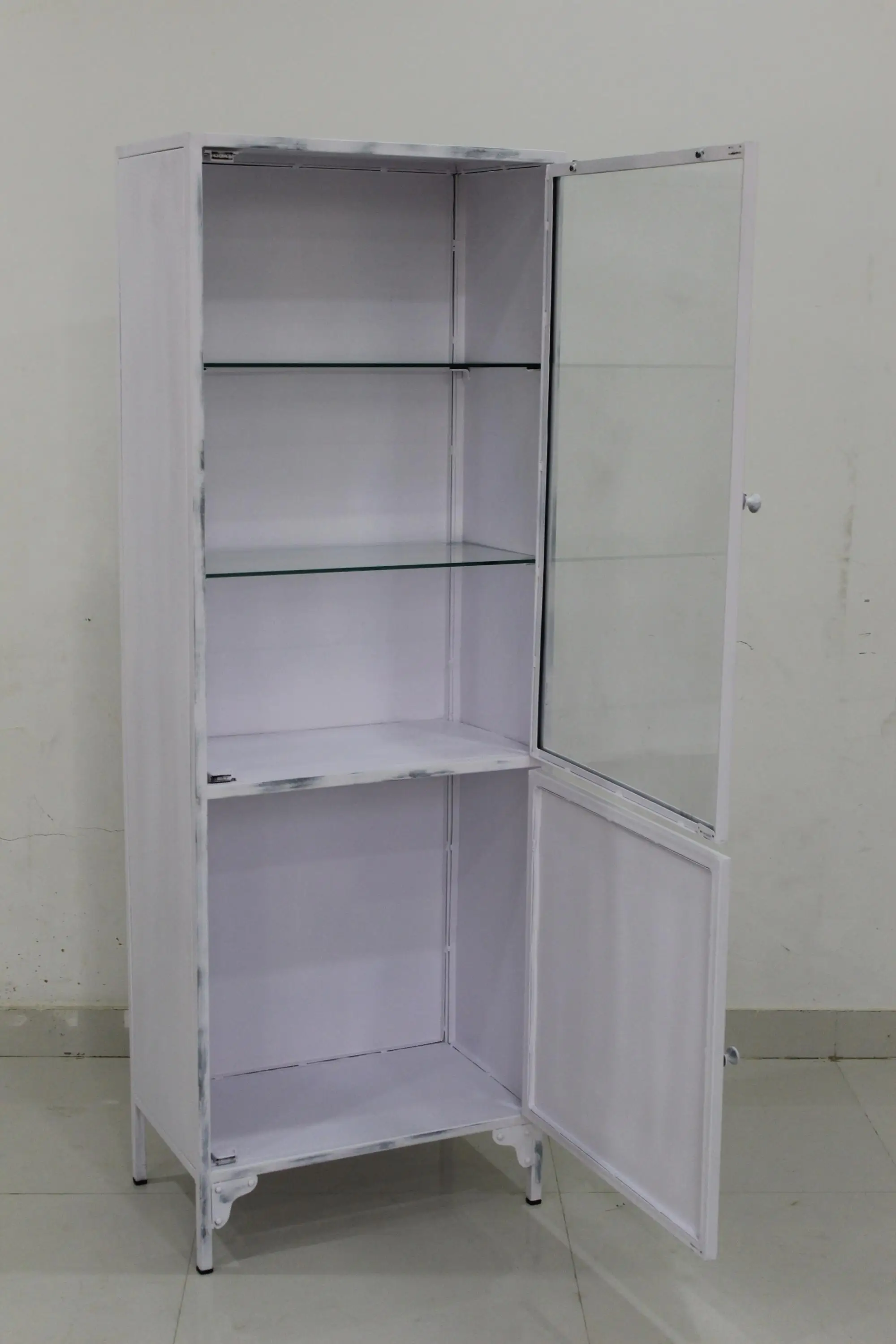 Vintage Industrielle Verre Armoire Jodhpur En Metal Antique Vitrine Detresse Finition Blanche En Verre En Metal Armoire De Stockage Buy Vintage Industrial Glass Cabinet Antique Metal Glass Cabinet Glass Front Storage Cabinet Product