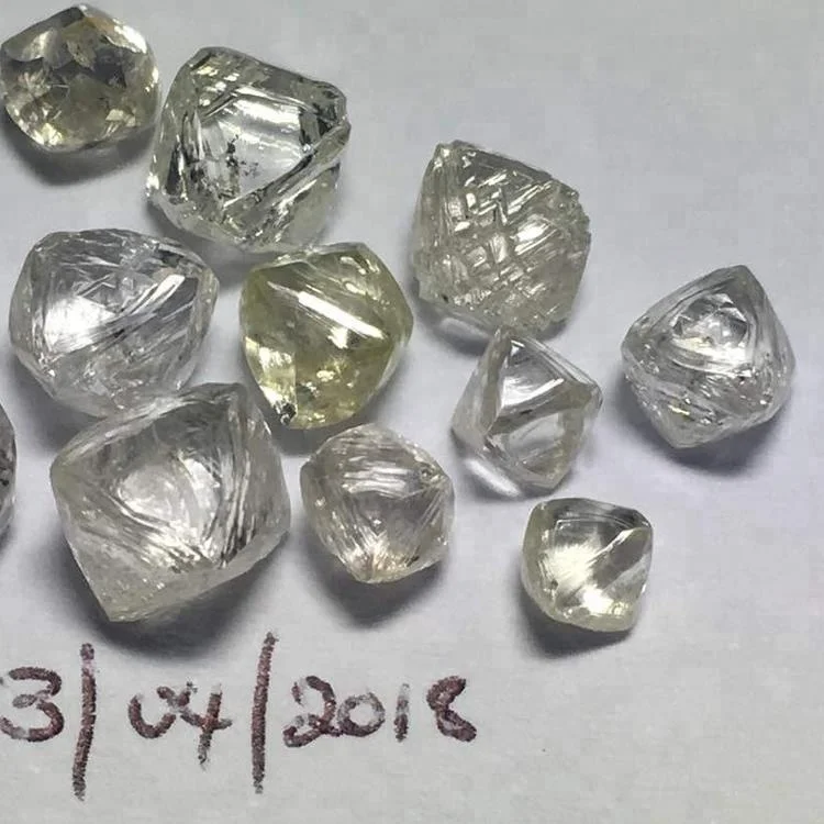 Дикость неограненные алмазы. Алмаз необработанный. Круглые Алмазы необработанные. Грамм алмаза. Конфискованные бриллианты.