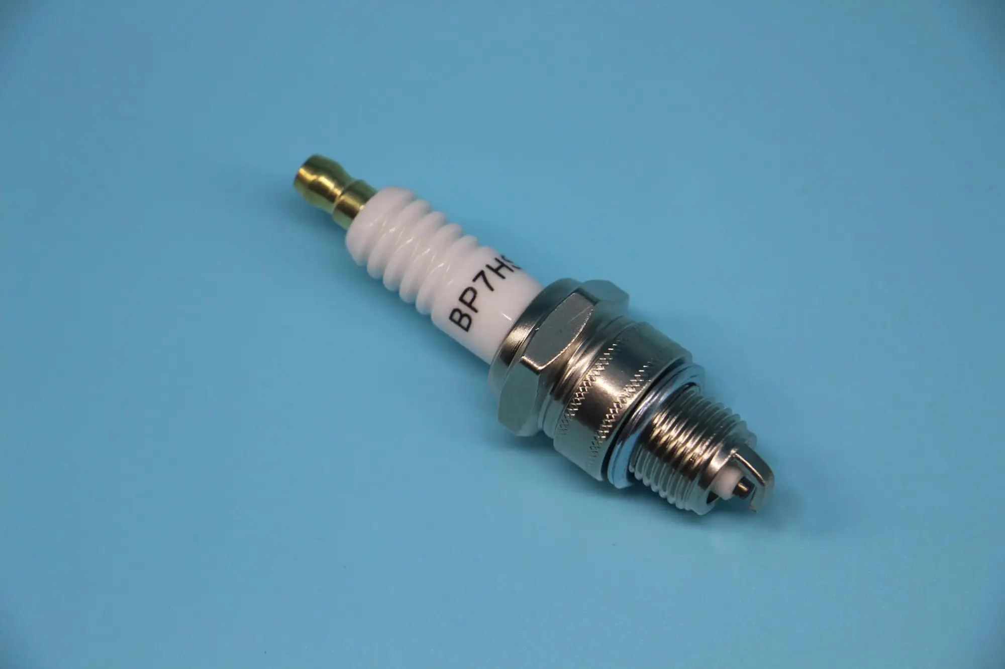 Bp7hs Motorcycle Spark Plug For Suzuki 100cc Oem 0241229612 - Buy For