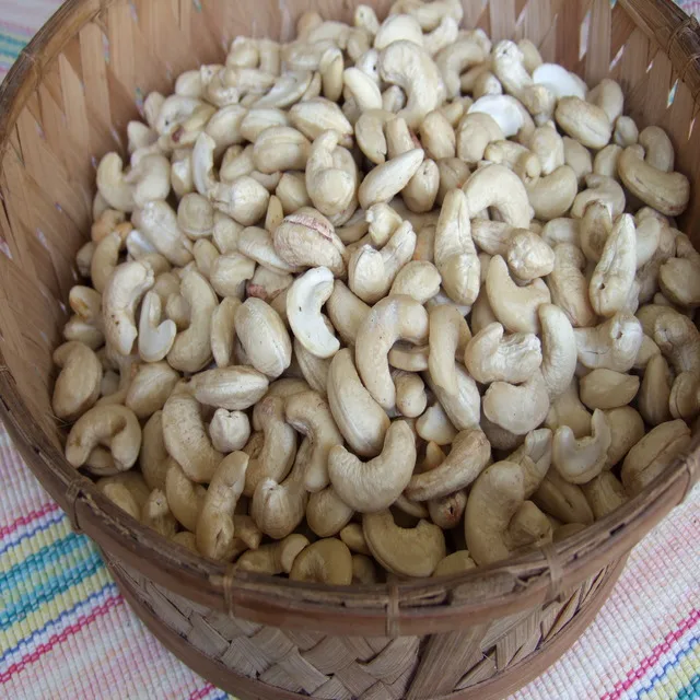 cashew raw nuts