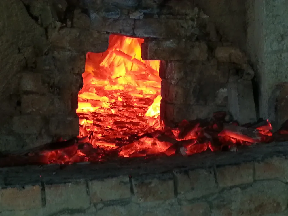 White Charcoal From Longan. Lychee High Heat Long Time Burning To Korea