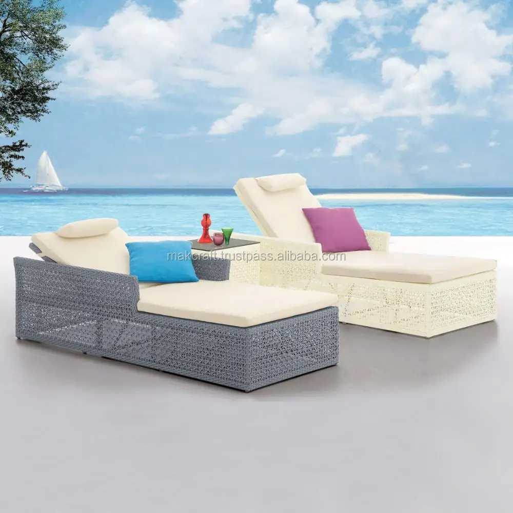 ポリ籐屋外サンベッド デイベッド サンラウンジャーチェア白いクッション寝椅子スイミングプールクラブ家具 Buy Outdoor Sun Lounger Wicker Rattan Sunbed Rattan Outdoor Furniture Product On Alibaba Com