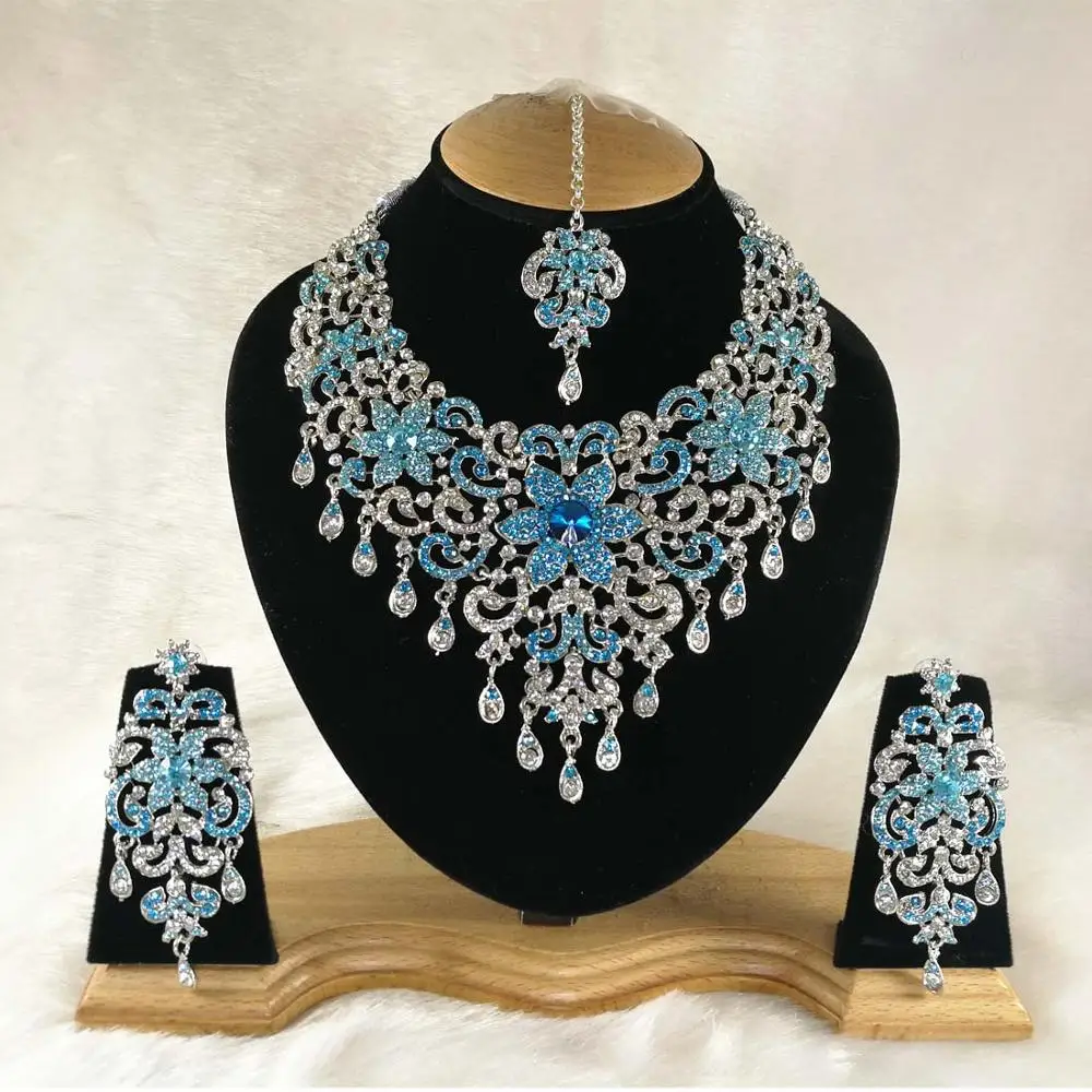 turquoise color necklace