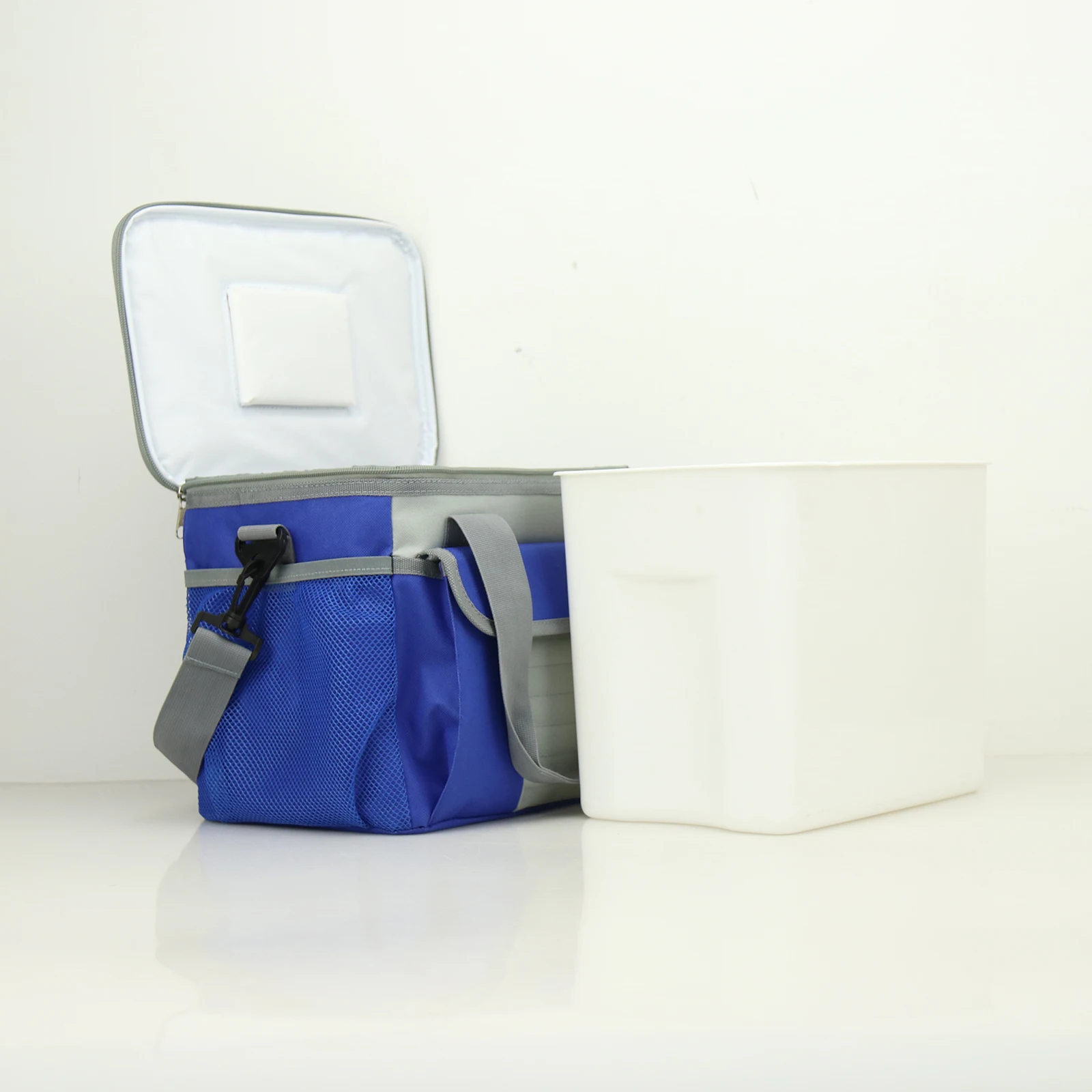 Cooler Lunch Bag With Removable Leakproof Plastic Hardliner Bucket