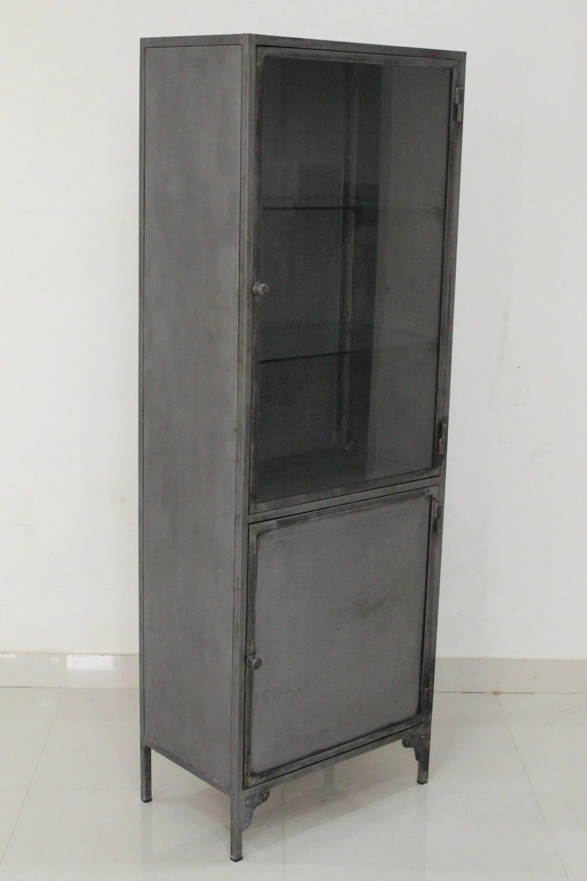 Vintage Industrielle Verre Armoire Jodhpur En Metal Antique Vitrine Detresse Finition Blanche En Verre En Metal Armoire De Stockage Buy Vintage Industrial Glass Cabinet Antique Metal Glass Cabinet Glass Front Storage Cabinet Product