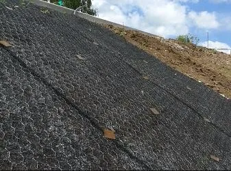 защита склонов от эрозии. геомат мт 15-350 300 экстрамат. решетка для укрепления откосов. георешетка для армирования грунтов: fornit 30/30. георешетка прудон-494.