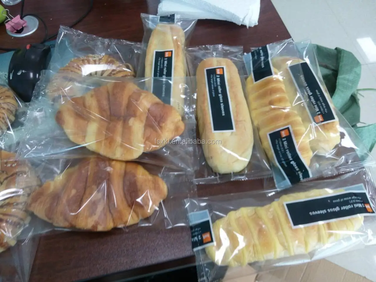 Bread nitrogen bag packing machine